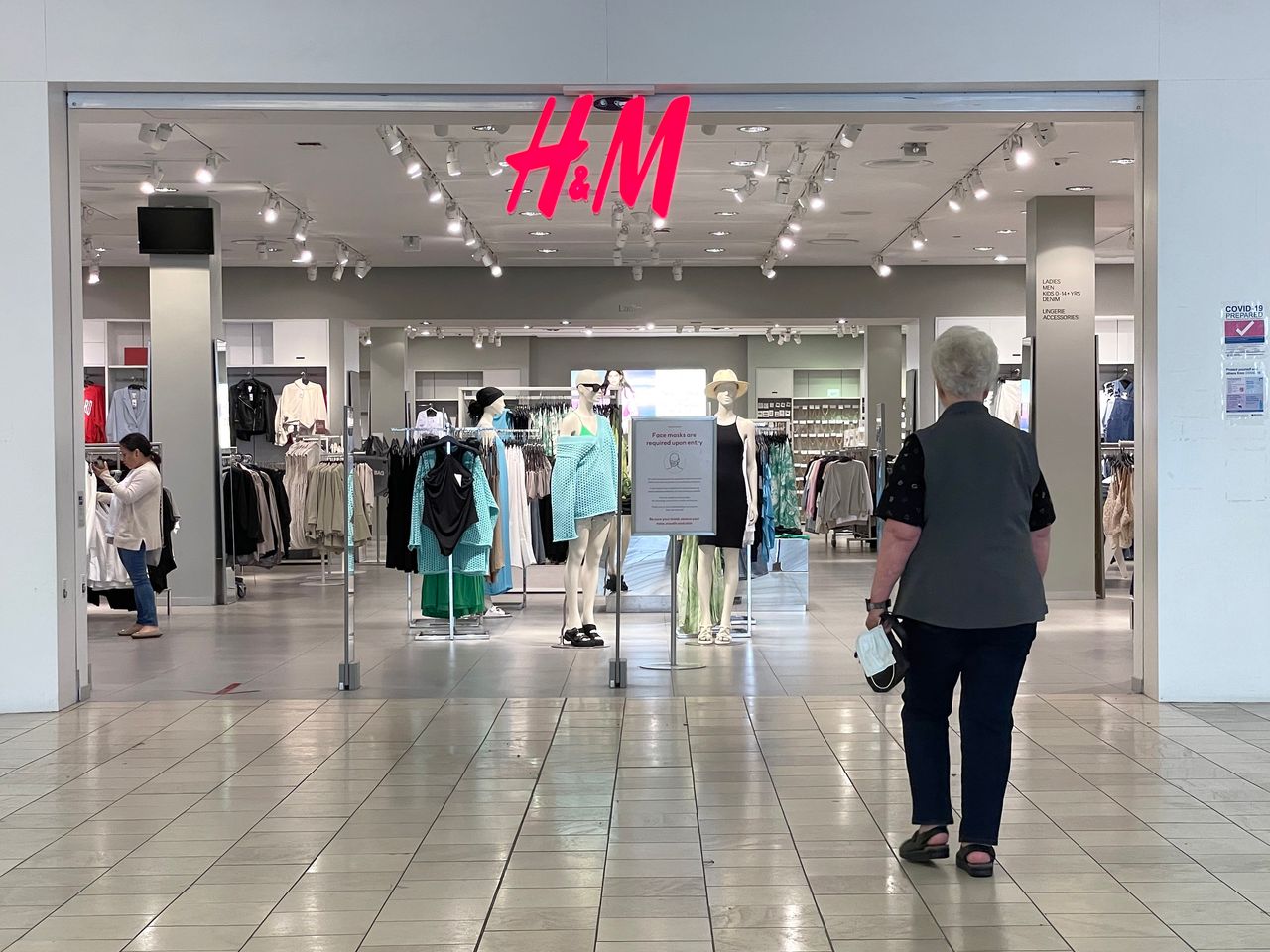 Cum să îți compui ținute moderne și accesibile cu haine de la H&M