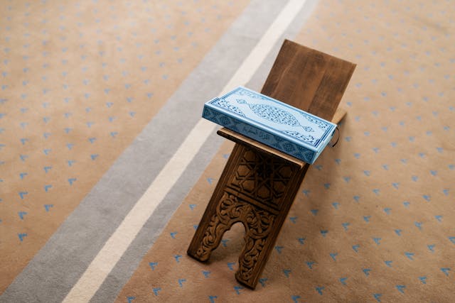 Sacralitatea cuvintelor: cărțile fundamentale ale religiiilor lumii